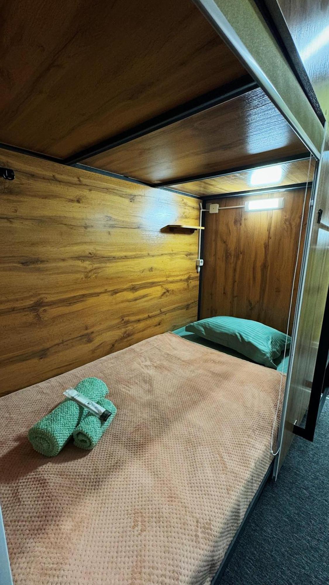 Hostel Kochevnik Capsule Hotel Almaty Luaran gambar
