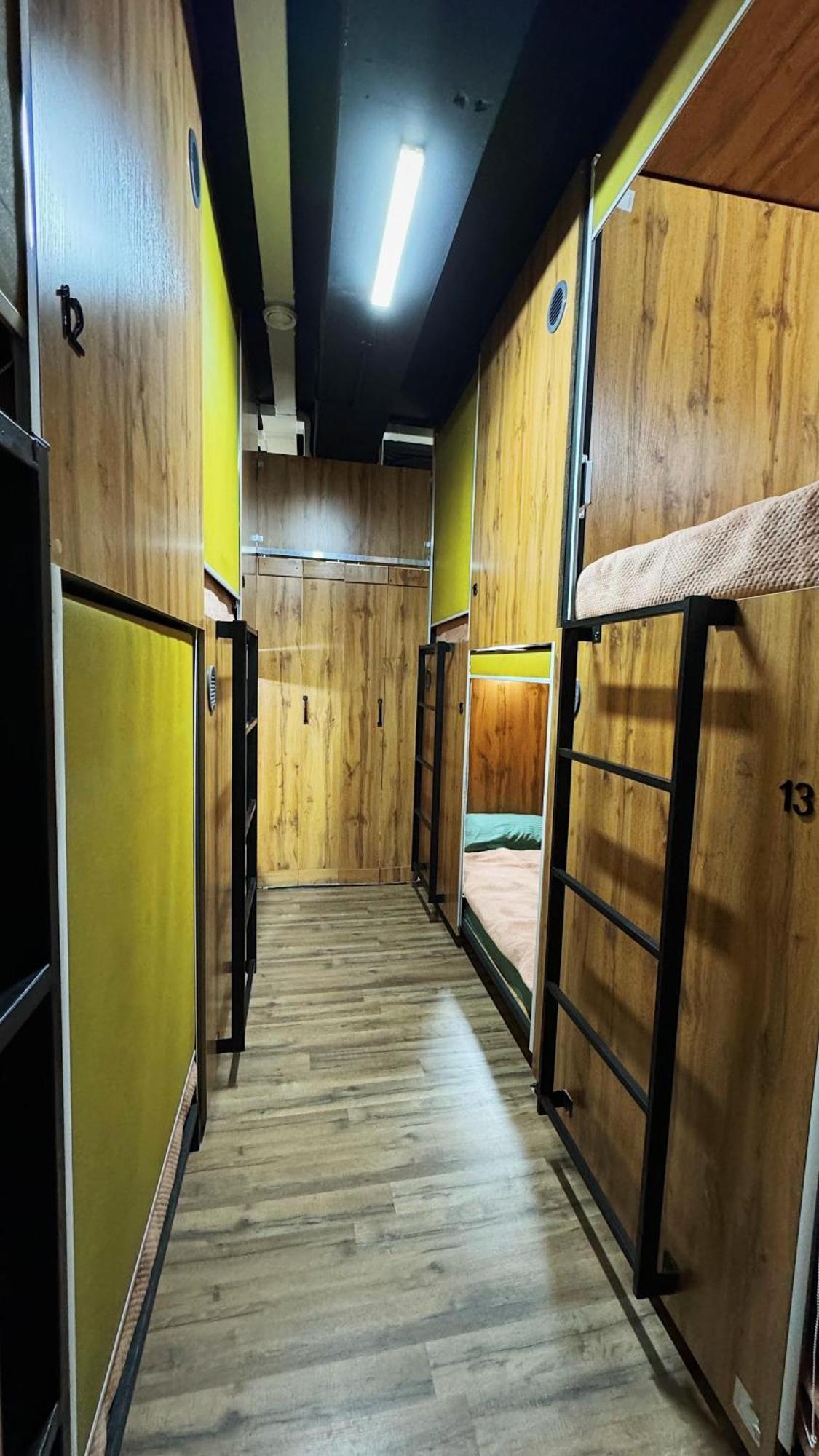 Hostel Kochevnik Capsule Hotel Almaty Luaran gambar