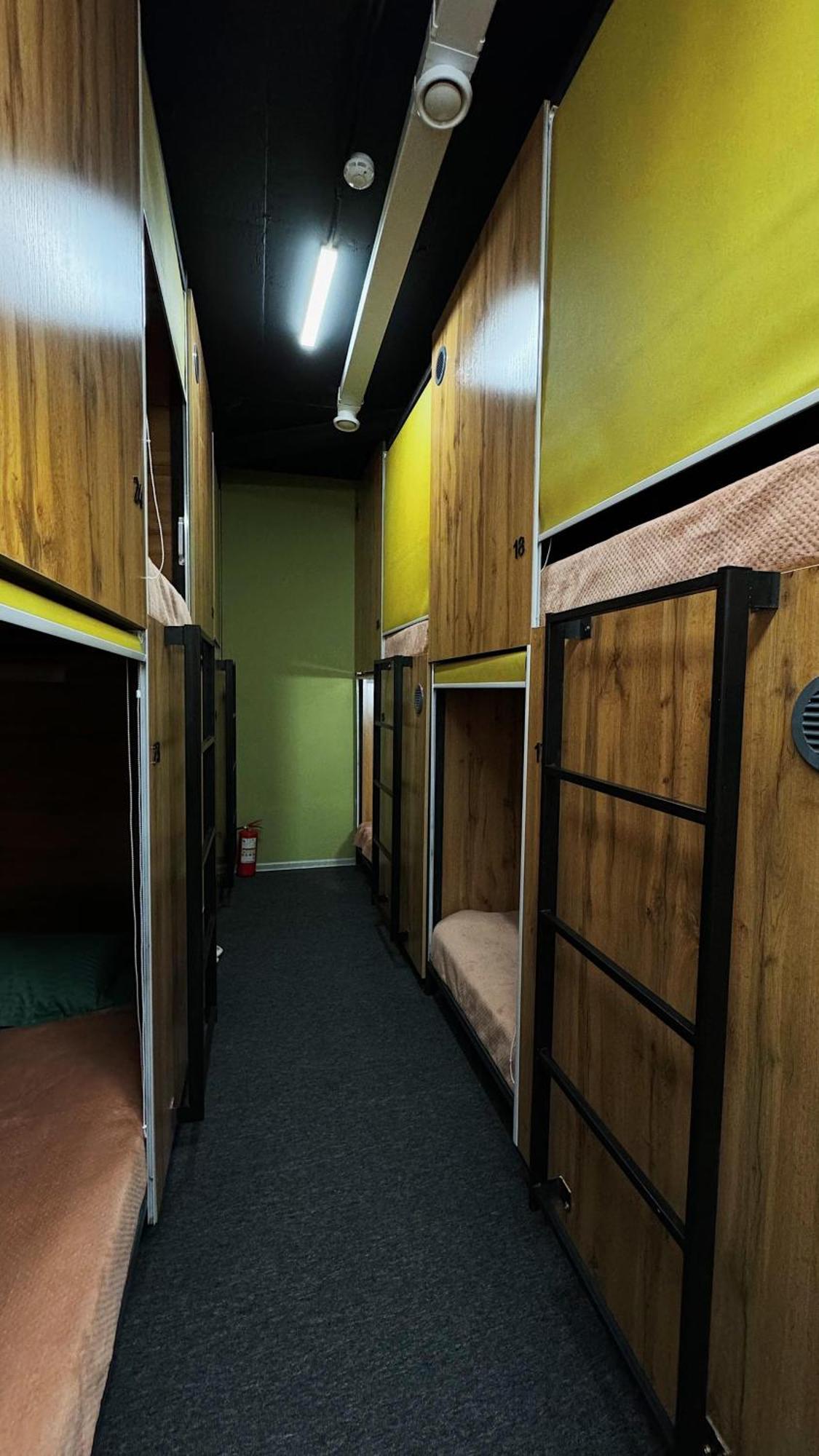Hostel Kochevnik Capsule Hotel Almaty Luaran gambar