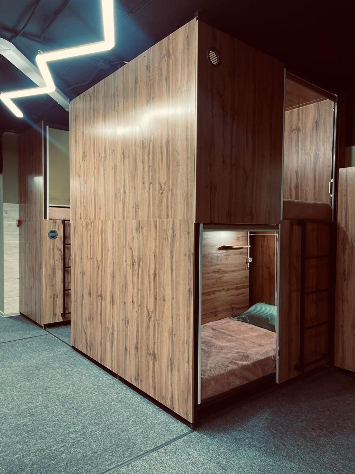 Hostel Kochevnik Capsule Hotel Almaty Luaran gambar