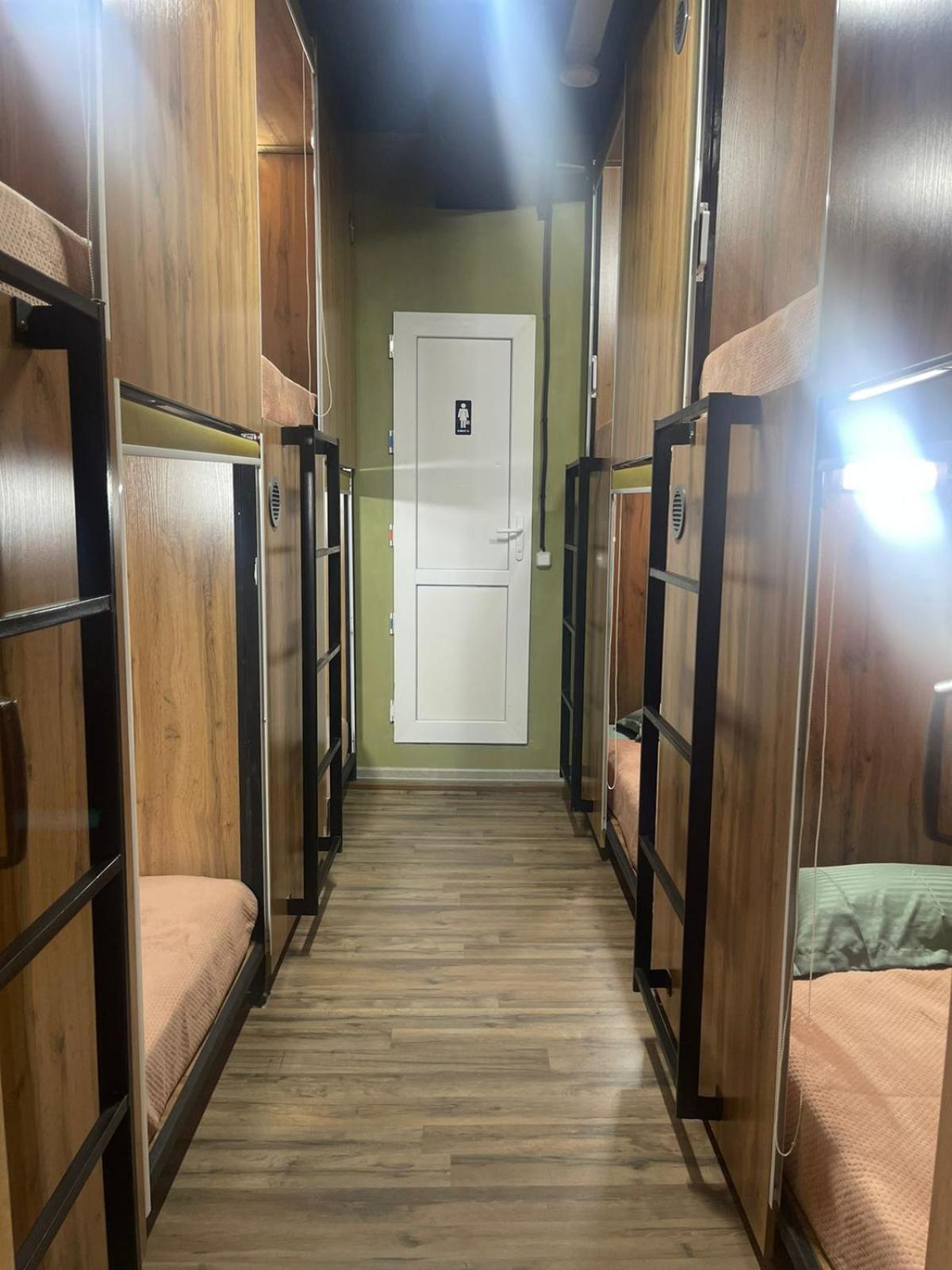 Hostel Kochevnik Capsule Hotel Almaty Luaran gambar