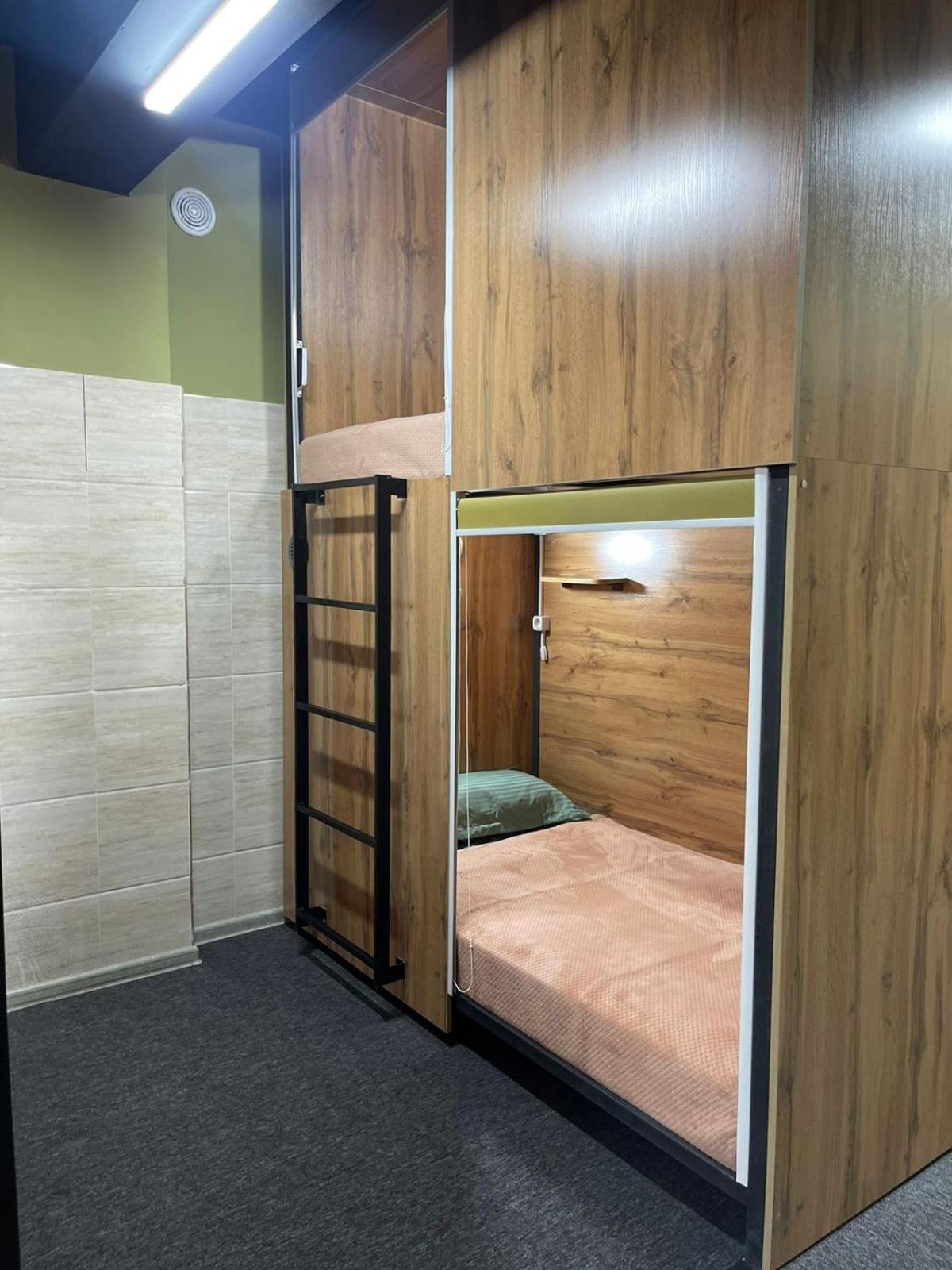 Hostel Kochevnik Capsule Hotel Almaty Luaran gambar