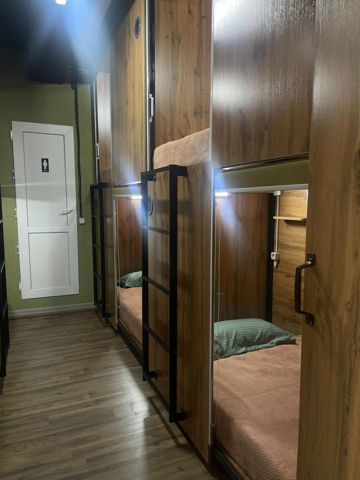 Hostel Kochevnik Capsule Hotel Almaty Luaran gambar