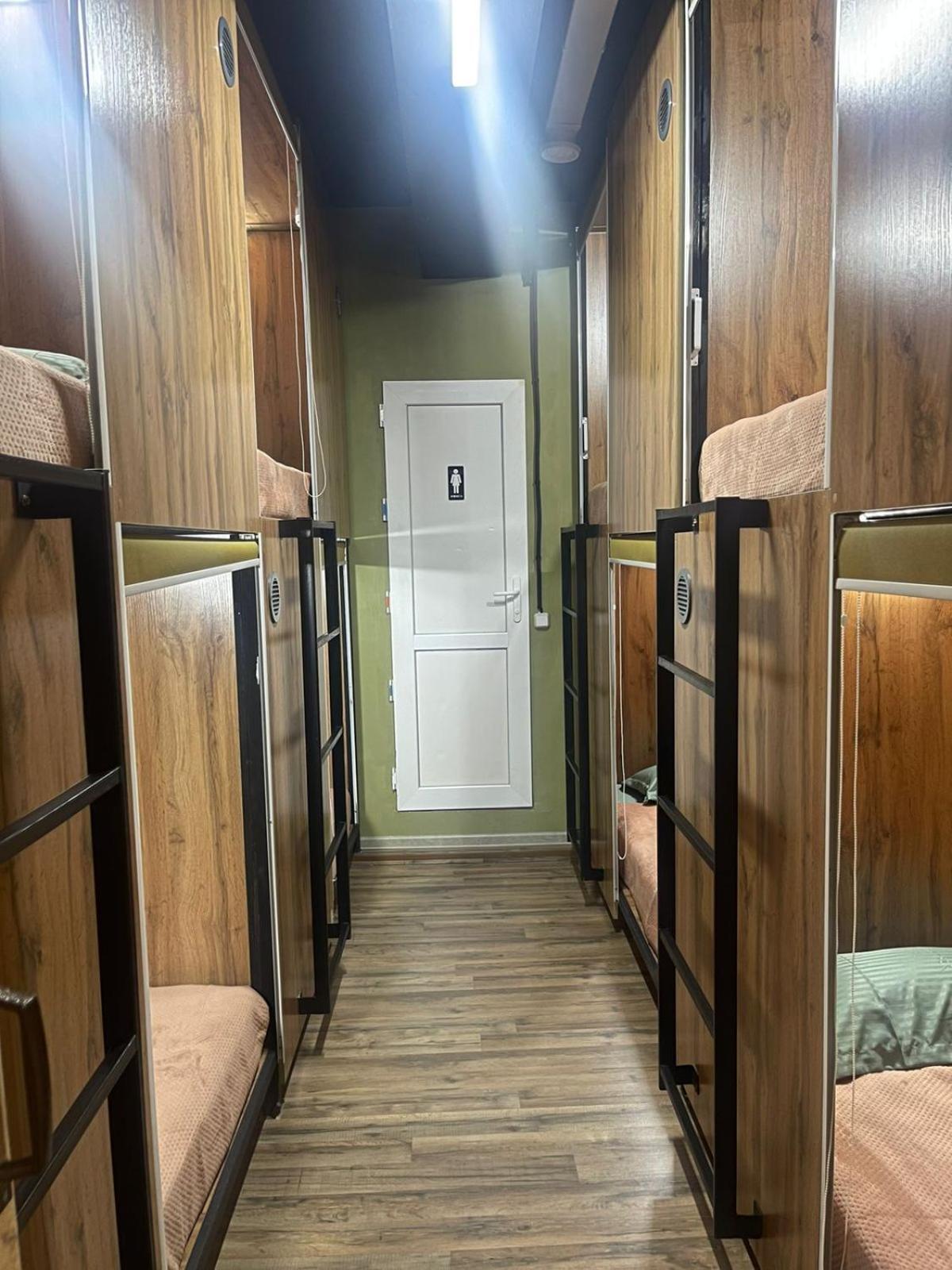 Hostel Kochevnik Capsule Hotel Almaty Luaran gambar